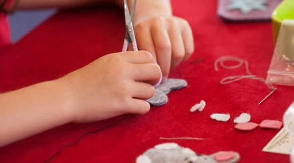 Mettre les enfants à la couture